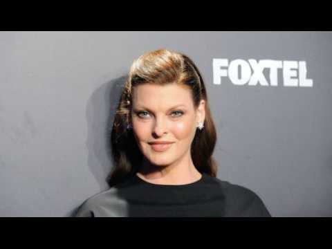 VIDEO : Linda Evangelista rvle avoir lutt contre deux cancers du sein en moins de 5 ans