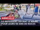 Jean-Claude et Claudie Couly repassent devant Pascal Demarthe le maire d'Abbeville, cinquante après leur mariage