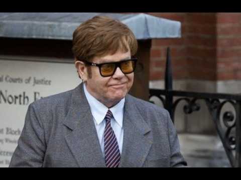 VIDEO : Elton John : le chanteur hospitalisé à Monaco
