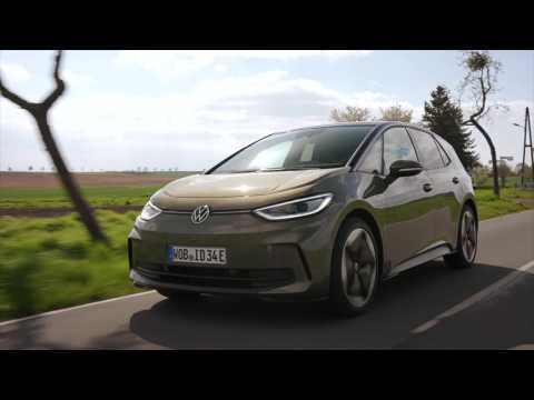 The new Volkswagen ID.3 in Dark Olivine Green Metallic Driving Video