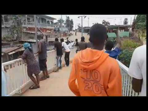 Gabon: Images of crowds in Libreville cheering as soldiers pass by