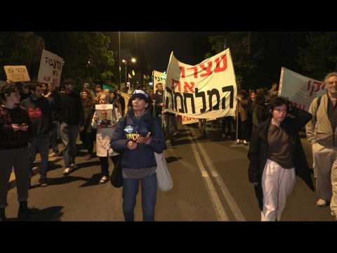 Israelis protest outside Netanyahu's residence to demand hostage deal