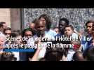 À Marseille, scènes de joie devant l'Hôtel de Ville pendant le passage de la flamme