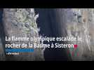 La flamme olympique escalade le rocher de la Baume à Sisteron