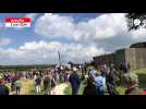VIDEO. 80e D-Day : des milliers de personnes attendent les parachutages à la batterie d'Azeville