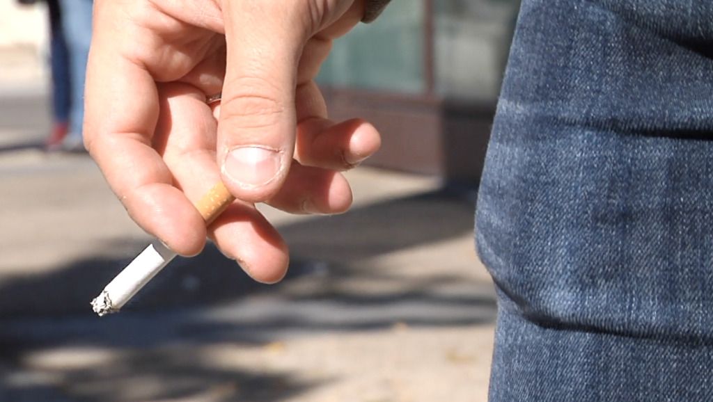 Interdiction de fumer près des écoles et parcs : une mesure qui divise les  fumeurs à Albi