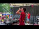 Henri PFR fait un DJ set devant les supporters belges à Stuttgart