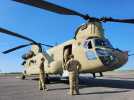 Un Apache et un Chinook vus de près depuis l'aéroport de Calais-Marck