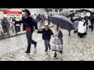 VIDÉO. Au festival de Cornouaille 2024, les enfants défilent sous la pluie