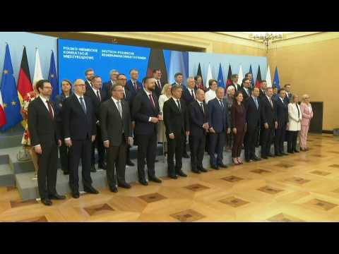 German and Polish delegations take family photo during Scholz's visit in Warsaw