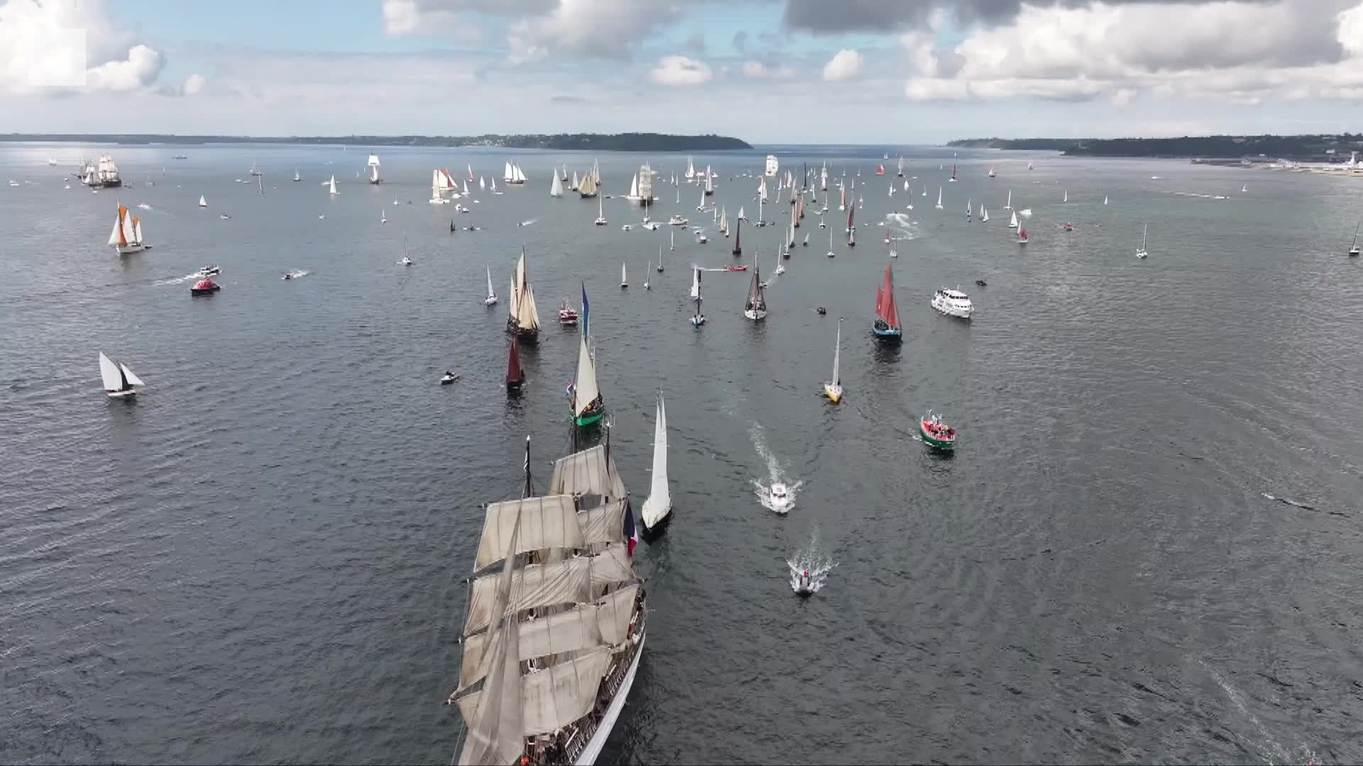 Brest 2024 : le magnifique ballet en mer des voiliers vu du ciel [Vidéo]