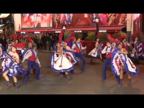 Iconic parisian cabaret Moulin Rouge unveils new blades