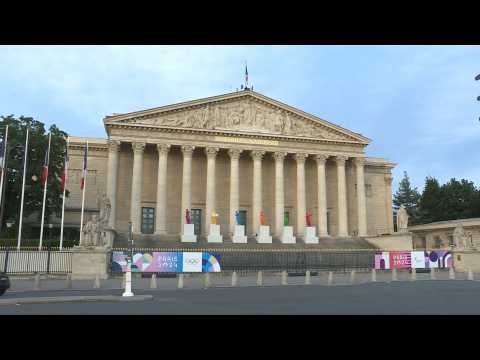 Elections : Facade of the National Assembly on the morning of the second round