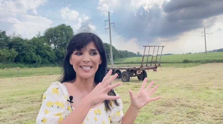 ️ Maria Del Rio commente le tournage de L'Amour est Dans le Pré ...