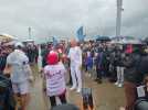 La pluie ne décourage par les porteurs de la flamme olympique à Calais !