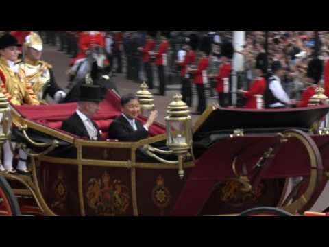 Carriage procession takes Japanese emperor to Buckingham Palace on UK state visit