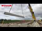 VIDEO. Entre Doué-la-Fontaine et Cholet, un pont jeté sur le Layon en une journée