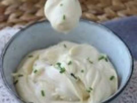 Mayonnaise légère aux œufs durs et sans huile! parfait lorsqu'on ne peut pas manger d'oeufs crus