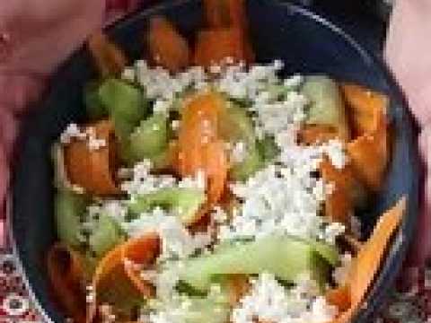 Salade de tagliatelle de légumes et sa sauce à la cacahuète