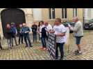 Des sinistrés des inondations à Blendecques manifestent devant la sous-préfecture de Saint-Omer