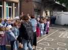 Bergues : le champion paralympique, Thomas Peyroton, accueilli par une haie d'honneur par les enfants de l'école Sainte-Thérèse