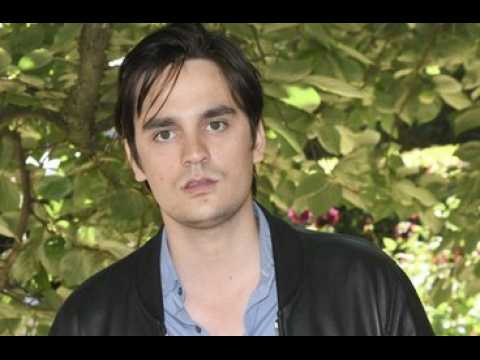 VIDEO : Mort d?Alain Delon : un mois aprs, l?hommage poignant de son fils Alain-Fabien