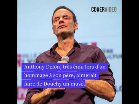 VIDEO : Anthony Delon, trs mu lors d?un hom…