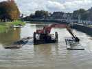 Saint-Omer : les grues en action pour curer le canal du Haut-Pont