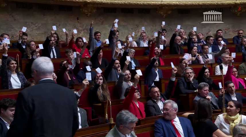 Discours de politique générale : les députés de LFI brandissent leur carte électorale