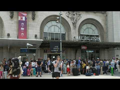 SNCF: South-East line paralysed, many passengers stranded at Gare de Lyon