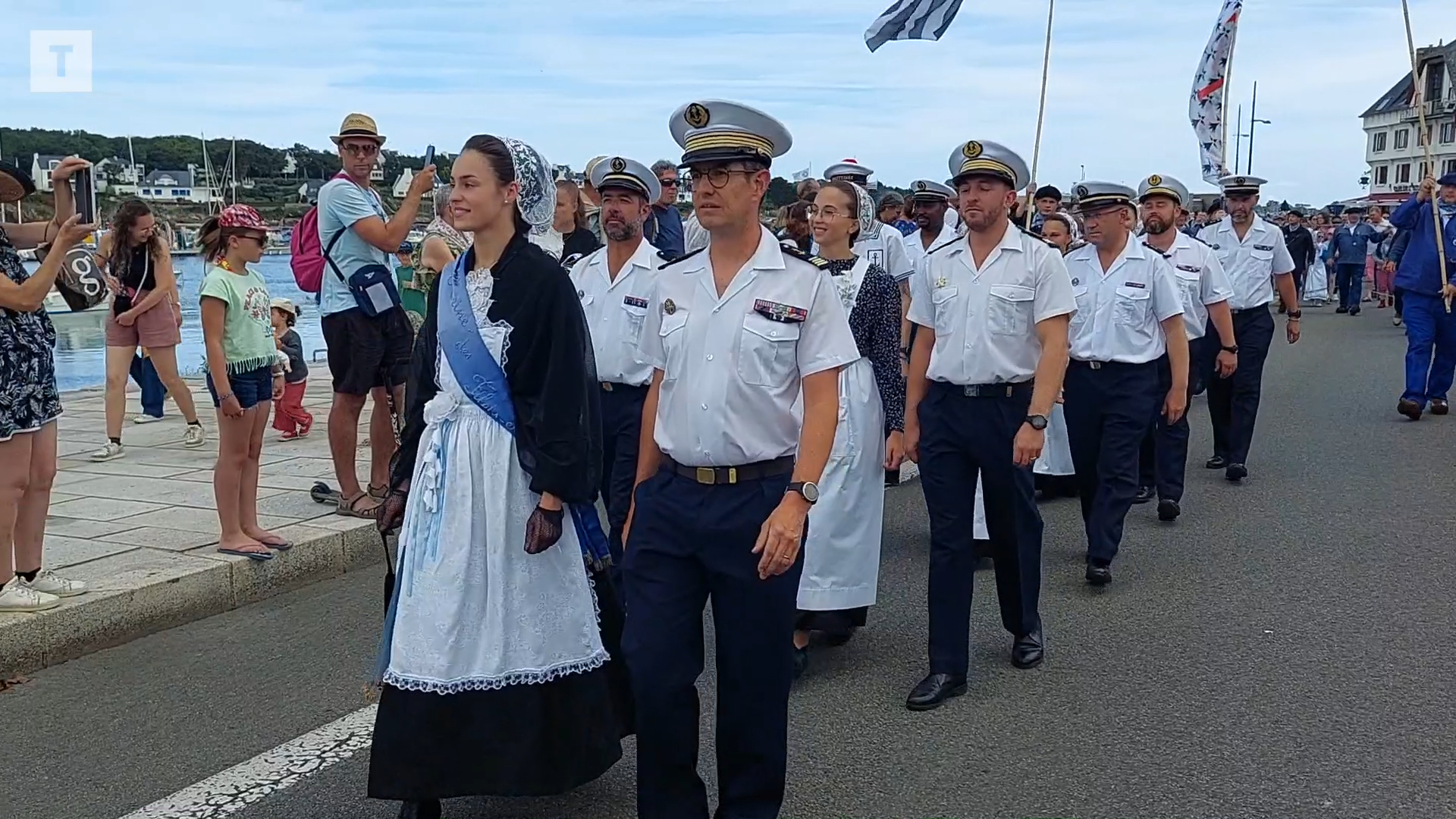 À Concarneau, premier défilé radieux pour lancer les Filets Bleus [Vidéo]