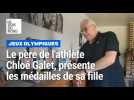 Frédéric Galet, père de l'athlète Chloé Galet, présente quelques-unes des médailles de sa fille