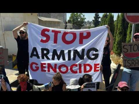 Anti-war protest at British consulate in Jerusalem