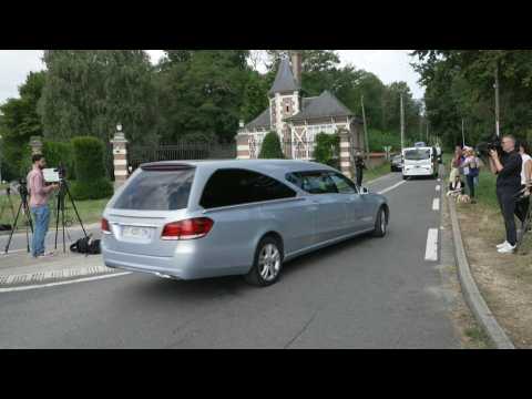 Delon funeral: hearse arrives at French star's estate