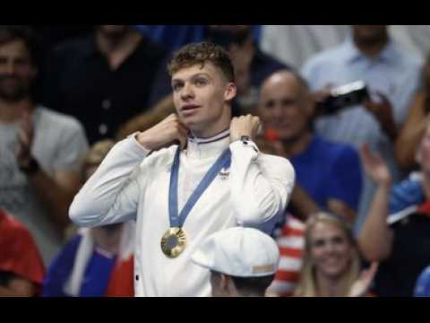 VIDEO : Lon Marchand et Simone Biles : les deux stars des JO prennent la pose ensemble