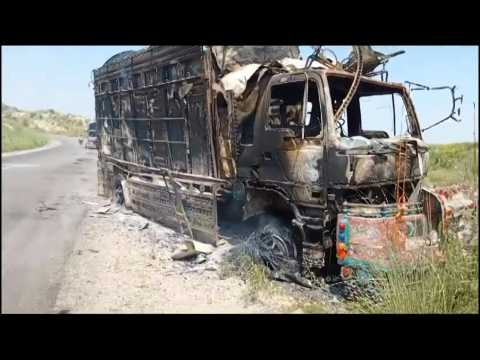 Pakistan: Burnt out vehicles on highwway after gunmen kill dozens