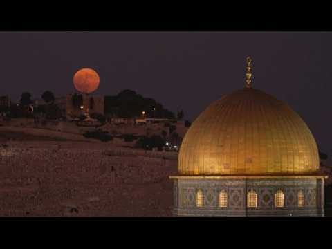 Super Blue Moon rises behind Jerusalem's Dome of the Rock