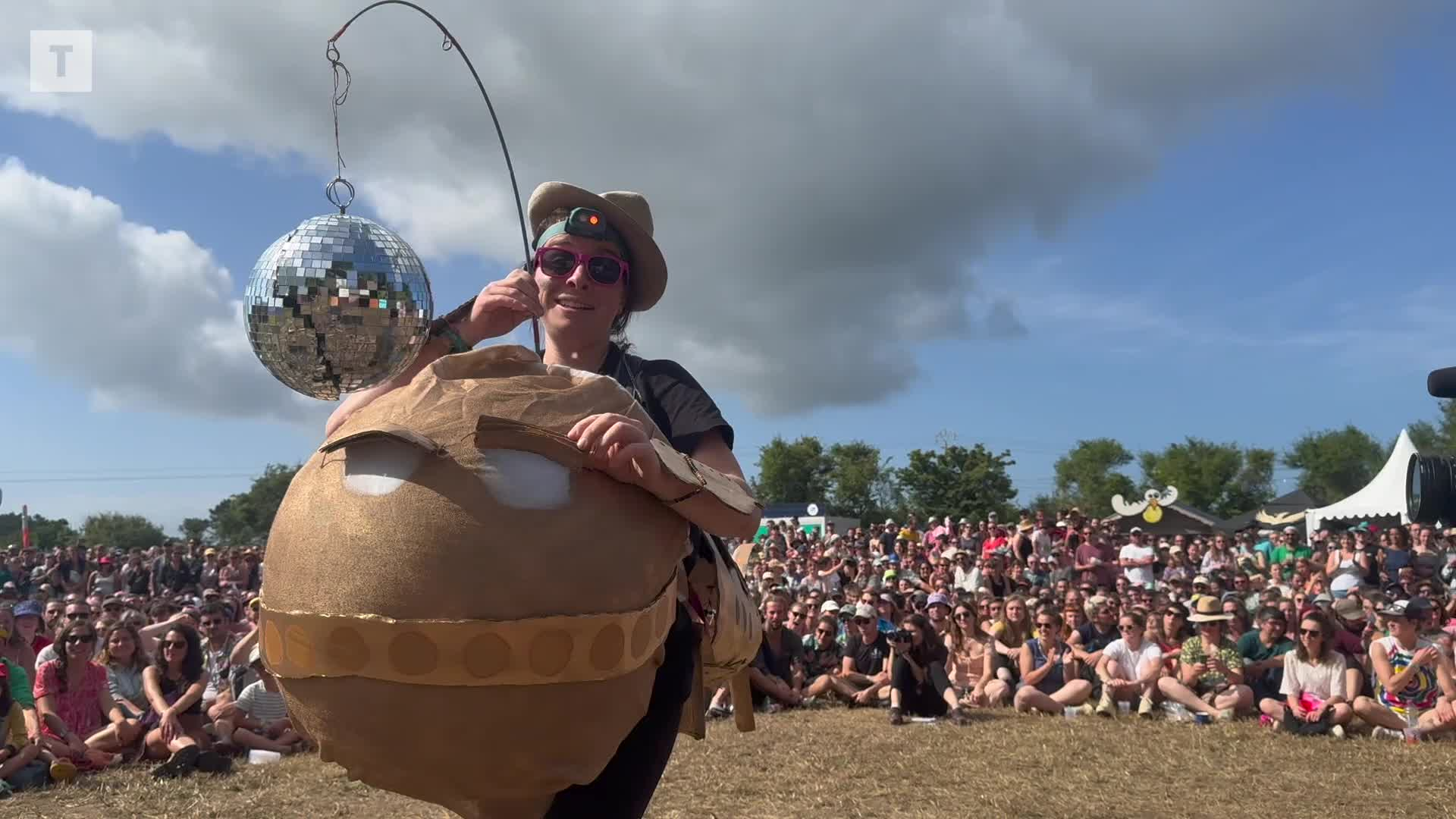 Le concours de déguisements, un clin d'oeil des festivaliers au Bout du monde [Vidéo]