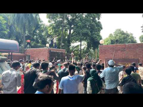 Crowds storm Bangladesh prime minister's residence