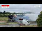 VIDÉO. Les pompiers tentent d'éteindre le camion de paille toujours en feu près de Caen