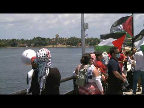 Pro-Palestinians protest outside Mar-a-Lago as Trump, Netanyahu meet