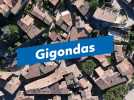 Une merveille vue du ciel : Gigondas, village pittoresque au pied des Dentelles de Montmirail