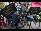 VIDÉO. Des centaines de manifestants à Paris pour rendre hommage au cycliste Paul Varry