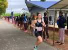 VIDÉO. Aux 10 kilomètres de La Flèche, coureuses, coureurs et public étaient présents en nombre