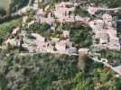 Une merveille vue du ciel : Brantes, un nid d'aigle face au mont Ventoux