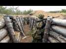 Des civils estoniens s'entraînent à la guerre de tranchées avec des soldats français de l'OTAN