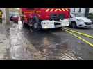 La borne à incendie fuit durant une intervention des pompiers à Boulogne-sur-Mer, des milliers de litres d'eau dans la rue