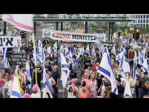 Israelis in Tel Aviv rally against the government