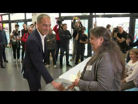 European elections: Raphael Glucksmann, leader of the Socialist Party (PS) list, votes