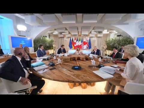 G7 leaders gather for roundtable at Italy summit